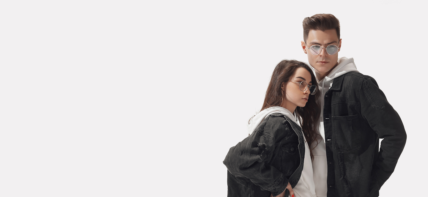 Фон с изображением девушки и парня в одежде SHOP.CO