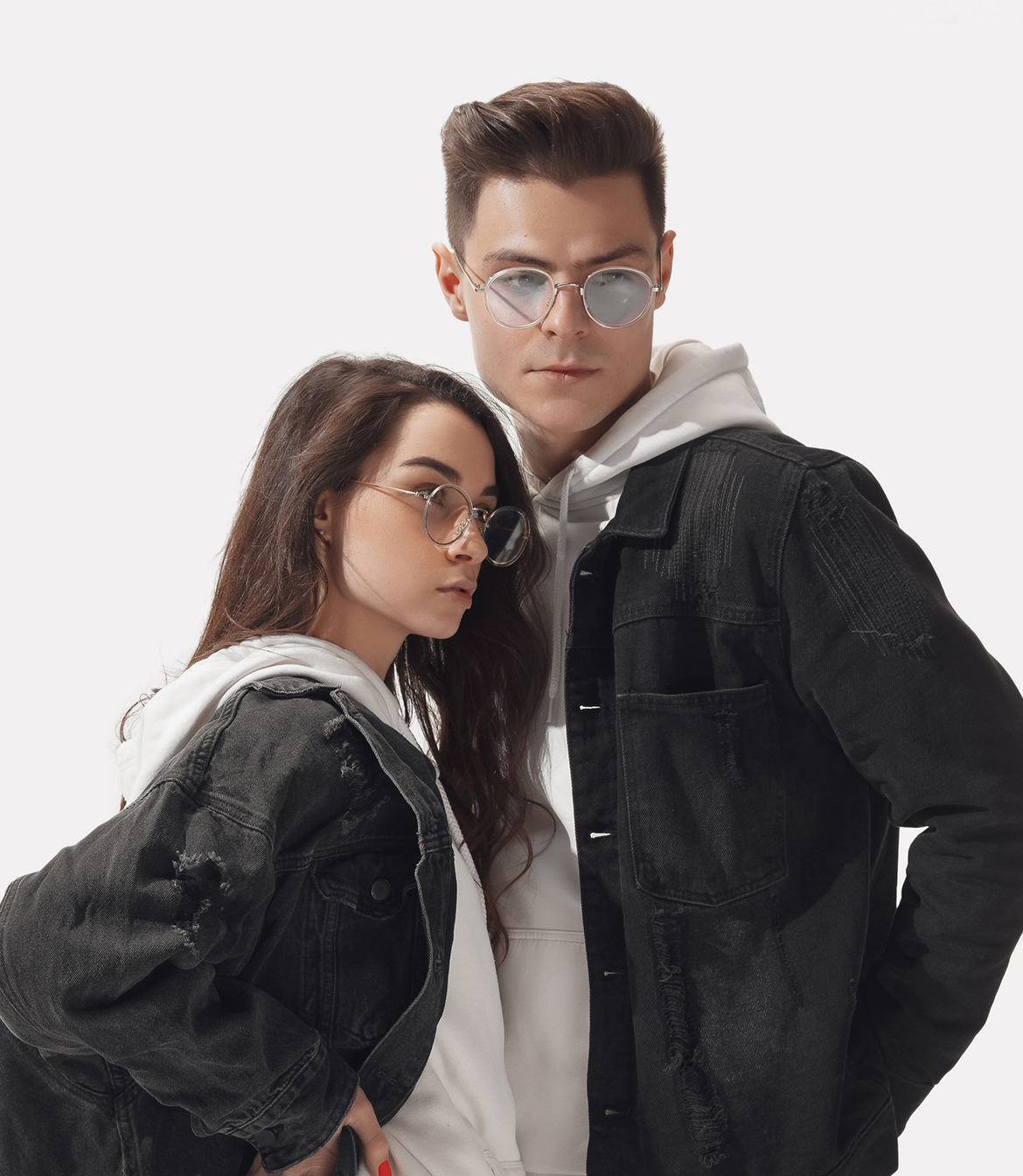 Фон с изображением девушки и парня в одежде SHOP.CO