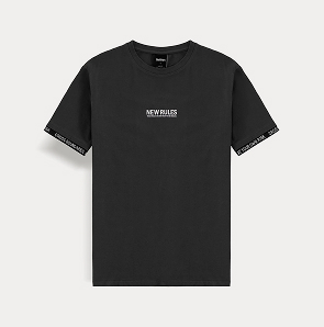 Футболка с лентой на груди